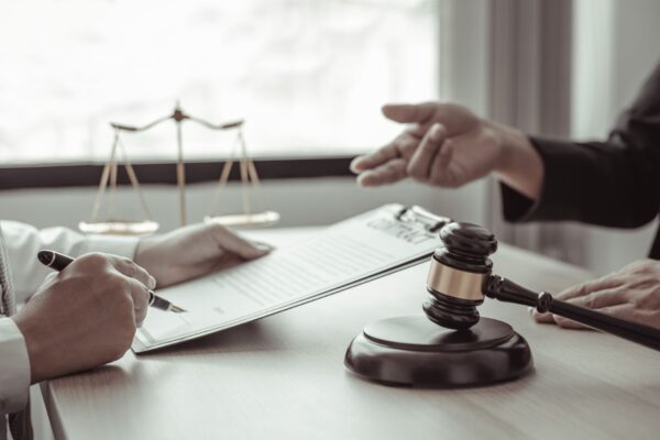 Av Burhan Doğuş Ayparlar, İşletmelerin Yasal Olarak Büyümesine Yardımcı Olmak Hakkında Konuşuyor